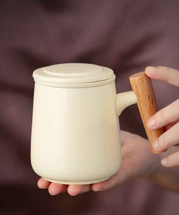 Ceramic Tea Mug with Wooden Handle – Lidded Office Cup