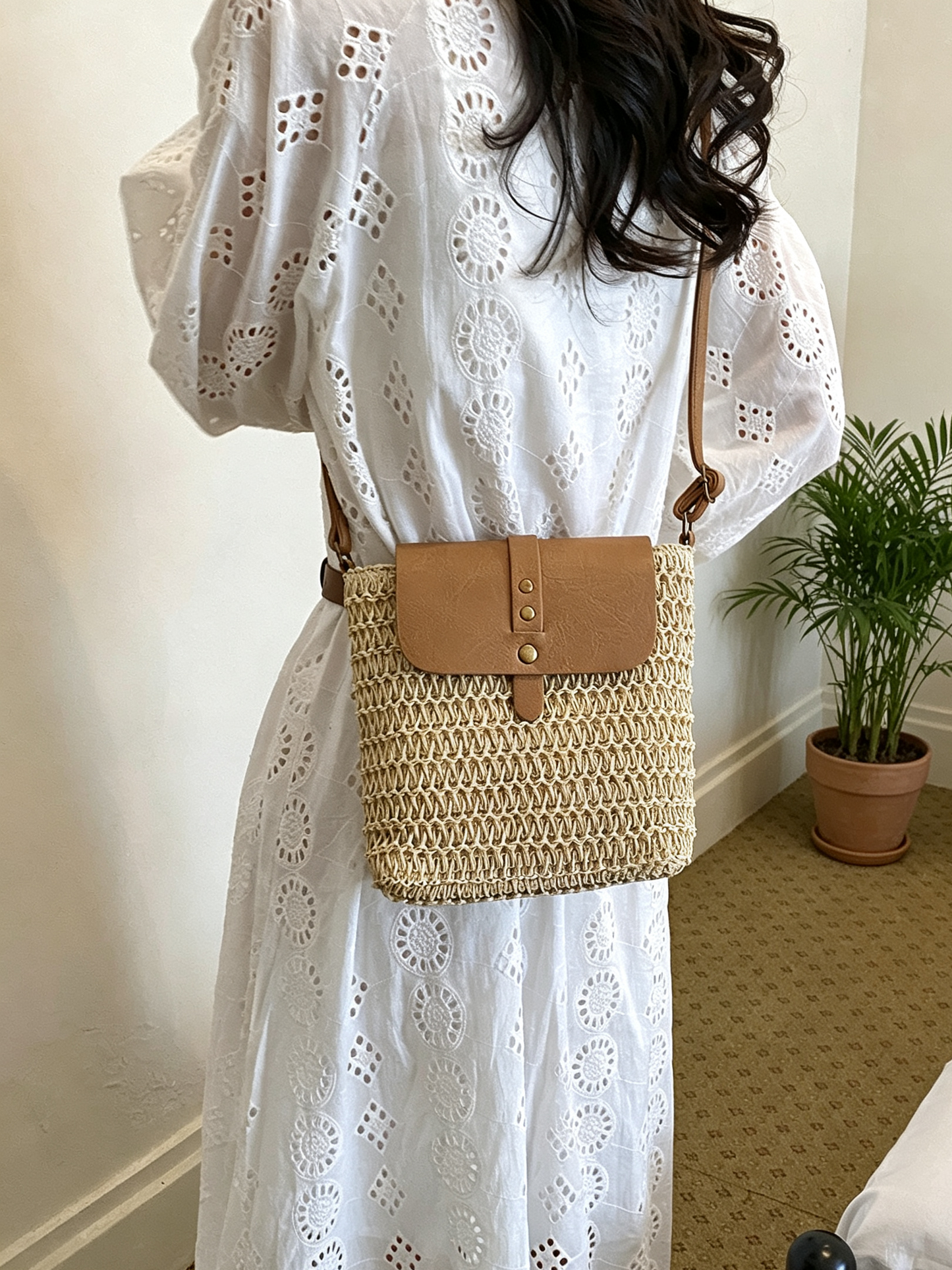 Woven Straw Mini Square Bag – Flap Closure Handbag with Polyester Lining for Summer Style
