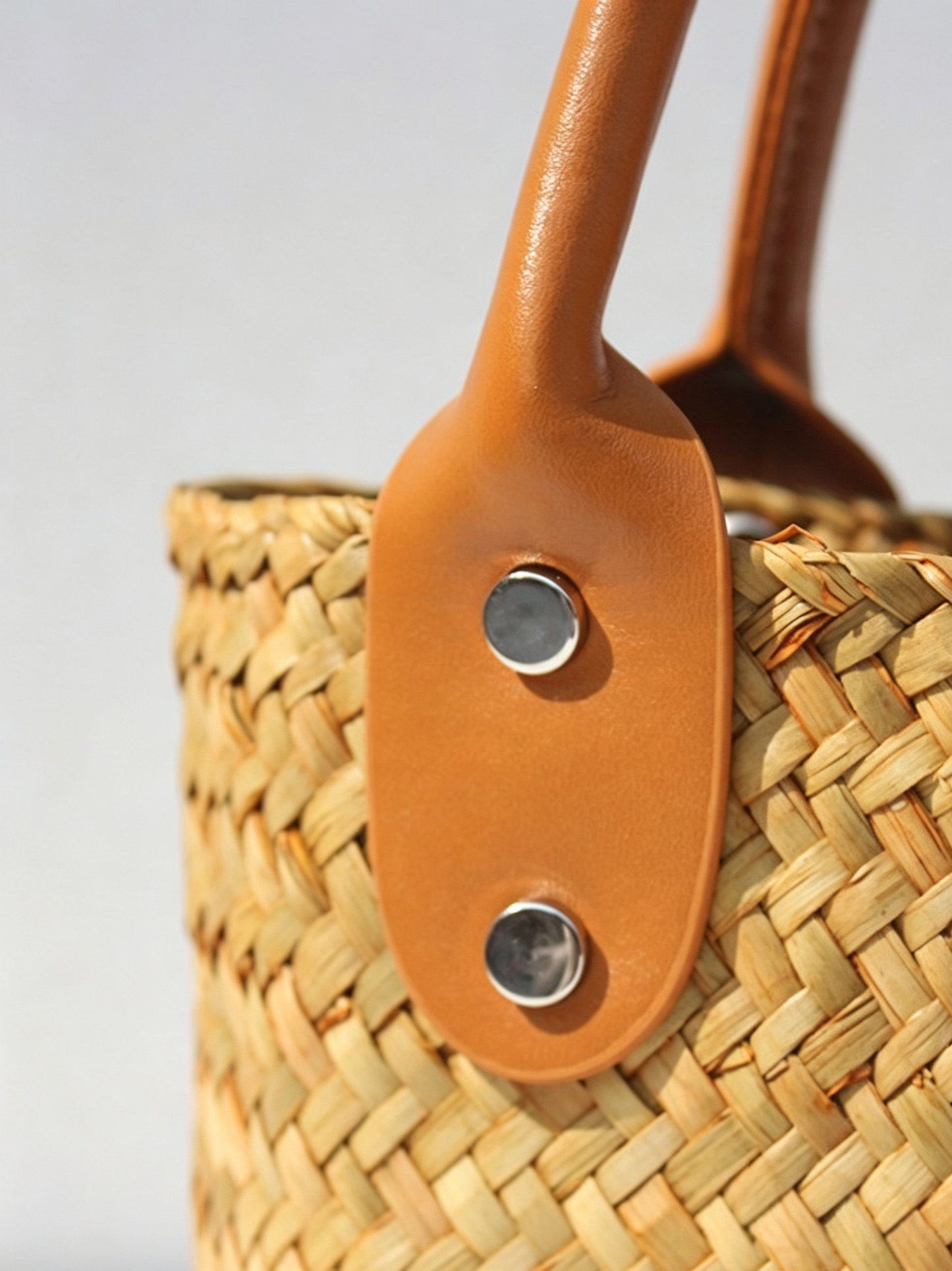 Mini Woven Straw Square Bag – Structured Handmade Style Purse with Natural Grass Texture
