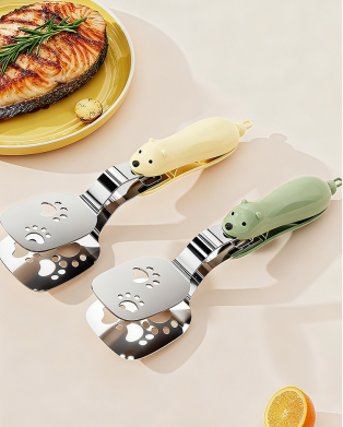 Bear-Shaped Stainless Steel Kitchen Tongs –  Food Turner with Drain Holes, Lock Clip & Non-Slip Handle