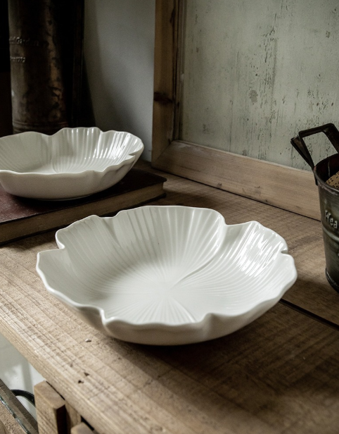 8 Inch Ginkgo Leaf Ceramic Serving Plate – Glossy White Decorative Dinner Plate