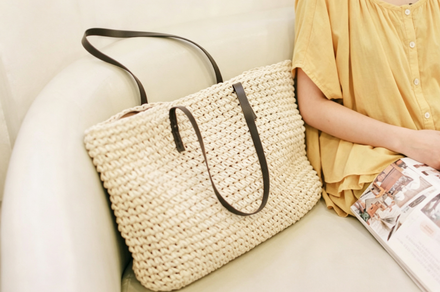 Minimalist Woven Straw Shoulder Bag – Medium Square Tote with Zipper Closure for Summer Style