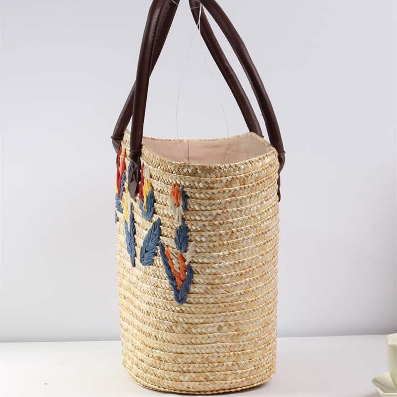 Embroidered Woven Straw Shoulder Bag – Medium Dumpling Shape Handbag with Zipper Closure