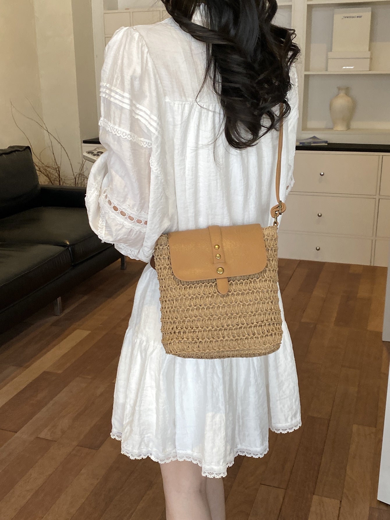 Woven Straw Mini Square Bag – Flap Closure Handbag with Polyester Lining for Summer Style