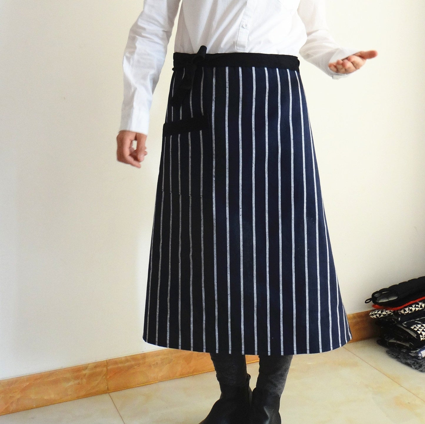 Woven Cotton Stripe Apron, Comfortable Long-Sleeve Half-Body Kitchen Apron