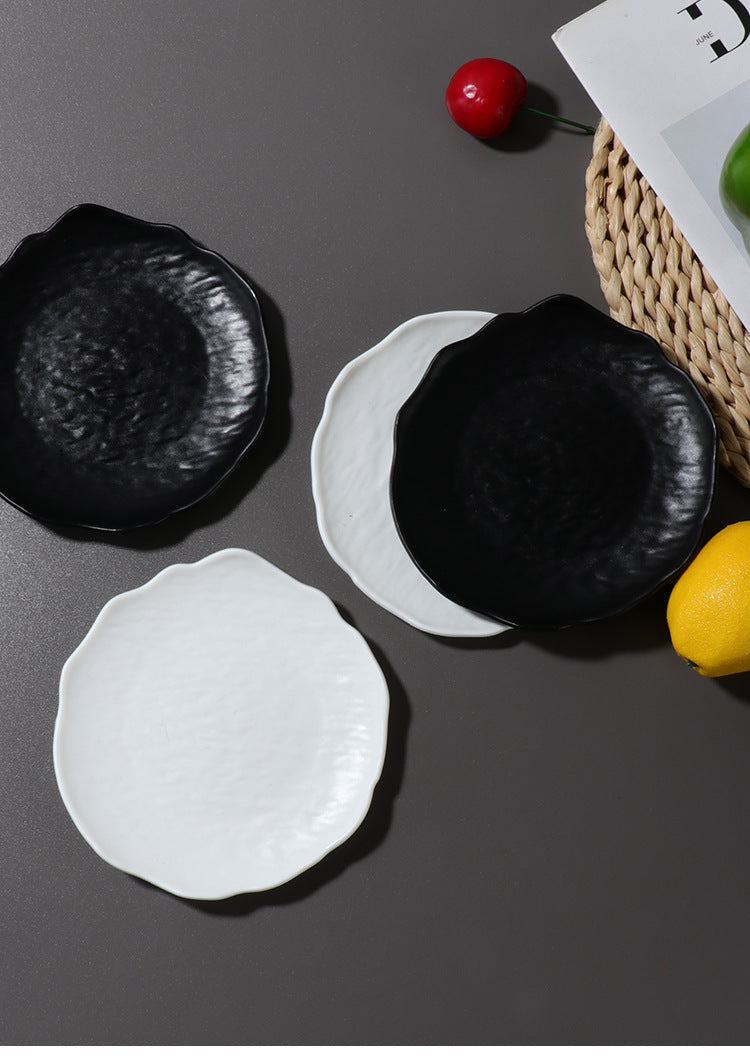 14cm PP Dessert Plate – Irregular Wavy Edge Plastic Serving Dish for Café, Bakery