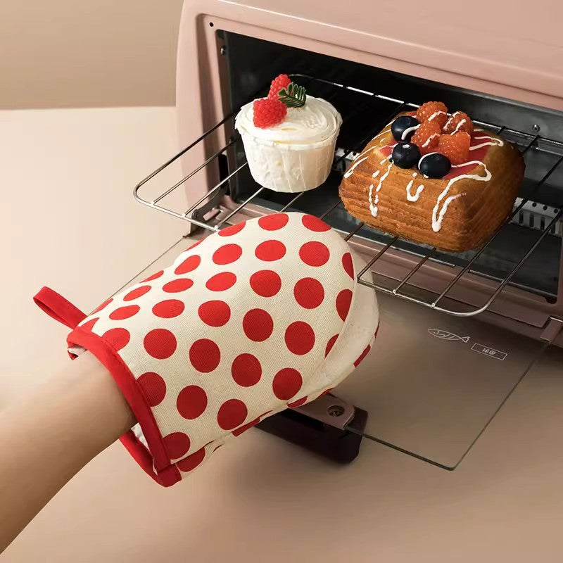 Cotton Polka Dot Oven Mitt – Heat-Resistant Padded Kitchen Glove with Hanging Loop, Red or Blue