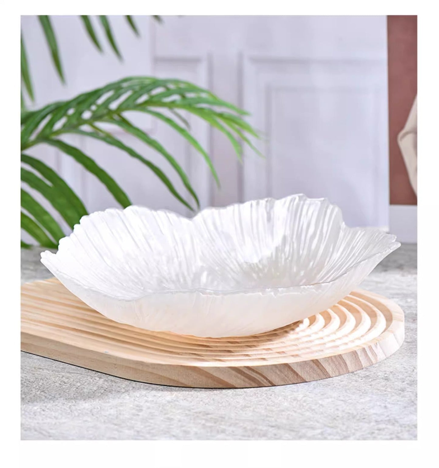Polish-Style Glass Fruit Bowl – Luxury Pearl White Floral Serving Plate