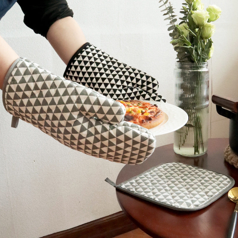 Thick Heat Resistant Oven Mitt & Pot Holder Set for Baking, Microwave & Kitchen Use