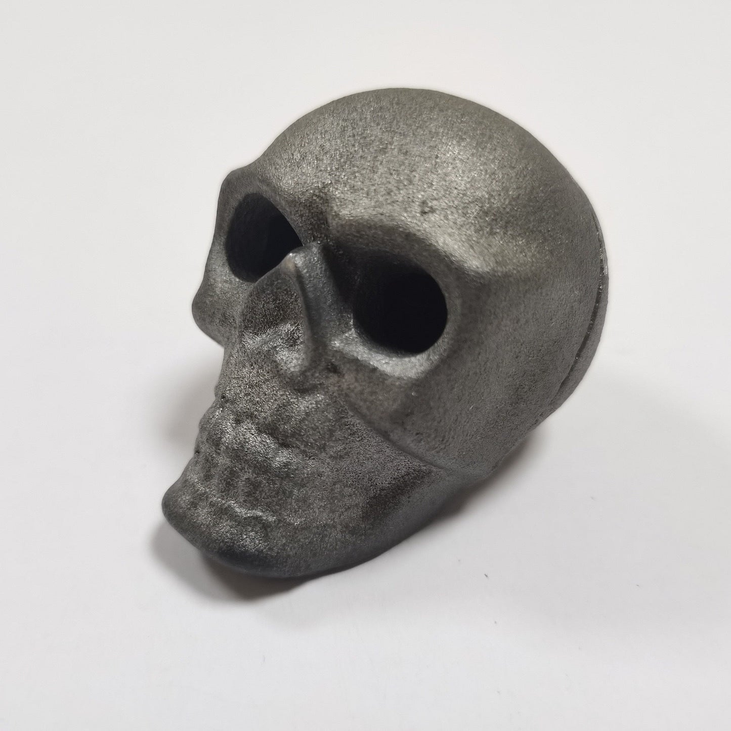 Skull-Themed Metal Décor – Halloween Party & Outdoor Accent