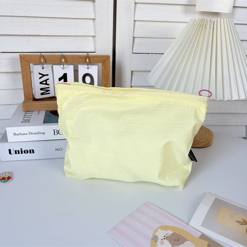 Nylon Checkered Cosmetic Bag – Large Capacity Travel Toiletry Organizer