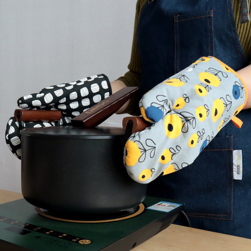 Quilted Heat-Resistant Kitchen Mitts for Baking, Oven Cooking, Microwave Use and Hot Pot Handling