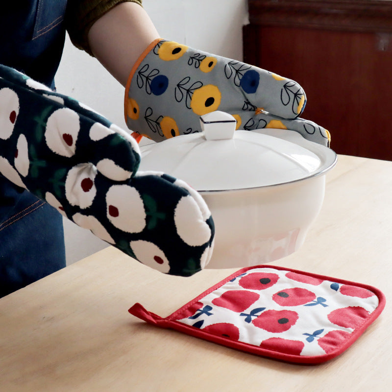 Quilted Heat-Resistant Kitchen Mitts for Baking, Oven Cooking, Microwave Use and Hot Pot Handling