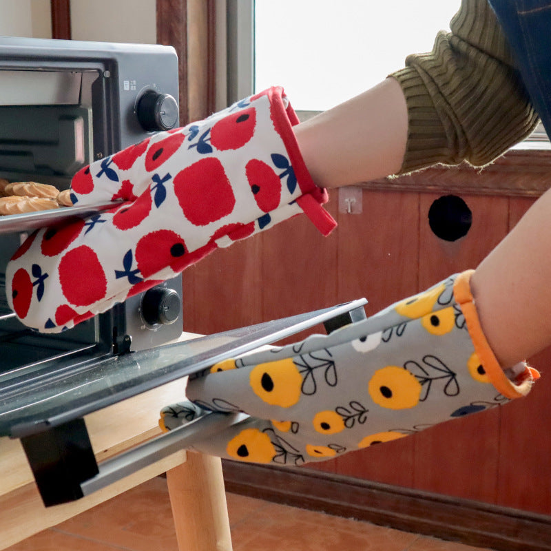 Quilted Heat-Resistant Kitchen Mitts for Baking, Oven Cooking, Microwave Use and Hot Pot Handling