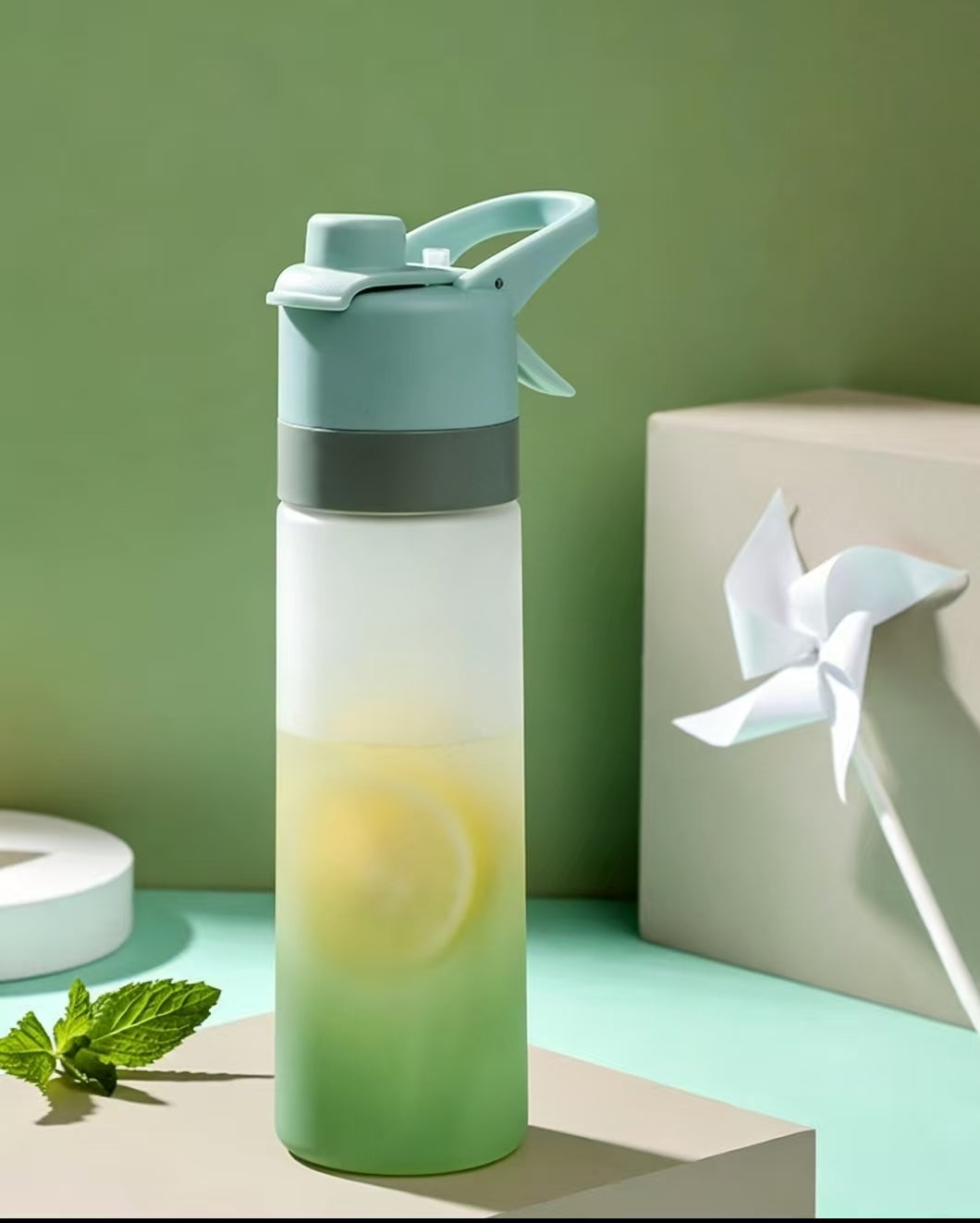 650ml Tritan Spray Water Bottle Outdoor Sports Mist Hydration Cup Portable Summer Cooling Bottle Fitness Travel Drinkware