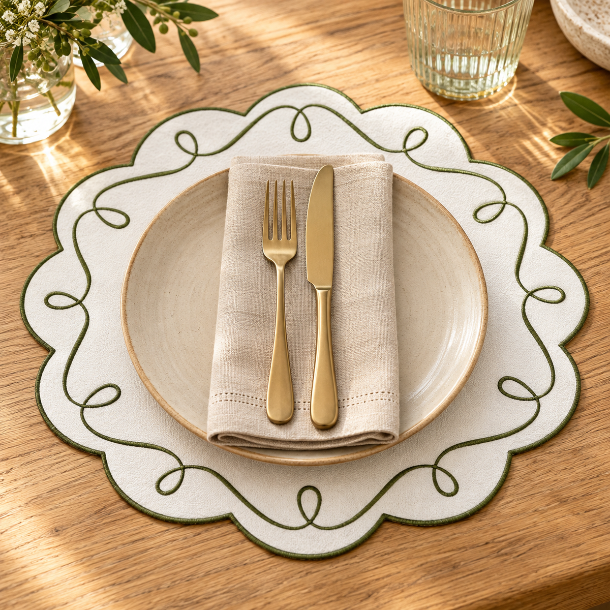 Embroidered Round Placemat – Scalloped Fabric Table Mat